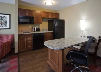 Gateway Park Hotel and Suites hotel thumbnail 8