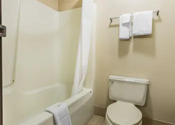 Quality Inn Mount Vernon, IL hotel thumbnail 3