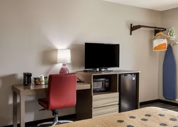 Econo Lodge Inn & Suites Canandaigua - Fingers Lake Area hotel thumbnail 4
