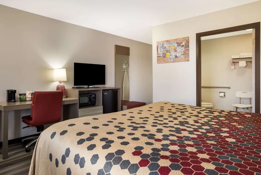 Econo Lodge Inn & Suites Canandaigua - Fingers Lake Area hotel detail image 6