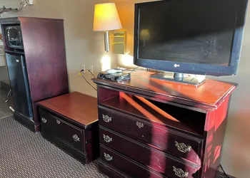 Oak Tree Inn hotel thumbnail 3