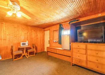 Green Acre Motel by OYO Near Rush County Airport hotel thumbnail 7