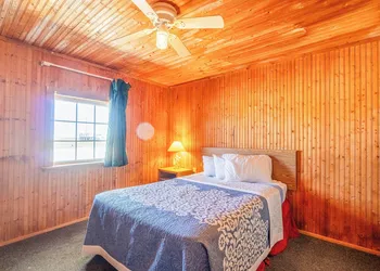 Green Acre Motel by OYO Near Rush County Airport hotel thumbnail 8