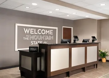 Hampton Inn Fairmont hotel thumbnail 2