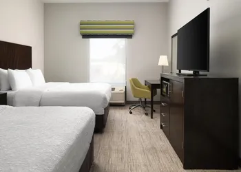 Hampton Inn Fairmont hotel thumbnail 3