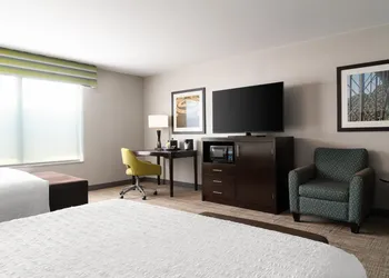 Hampton Inn Fairmont hotel thumbnail 6
