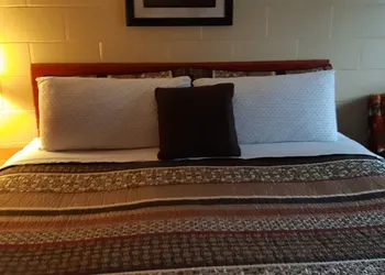 Pine Grove Motel hotel thumbnail 2