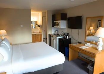 Chalet Inn hotel thumbnail 2