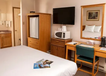Chalet Inn hotel thumbnail 8