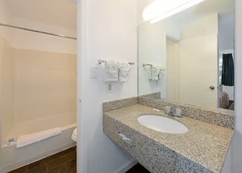 Budget Inn hotel thumbnail 8