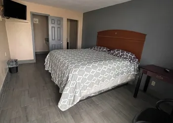 Economy inn hotel thumbnail 4