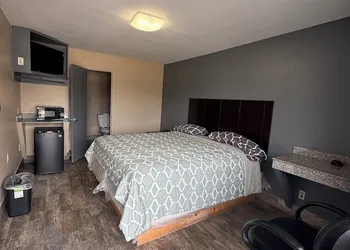 Economy inn hotel thumbnail 5