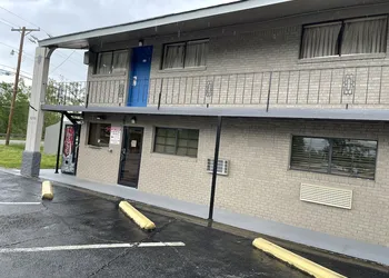 Economy inn hotel thumbnail 8
