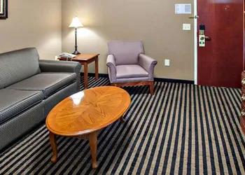 Mountain Inn & Suites hotel thumbnail 6