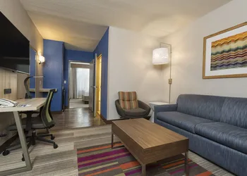 Holiday Inn Express & Suites S Lake Buena Vista by IHG hotel thumbnail 3