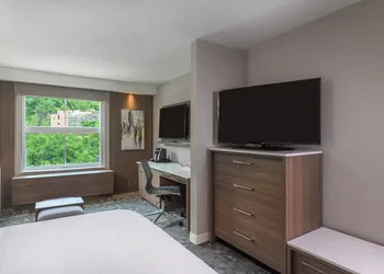 Courtyard by Marriott Edgewater NYC Area hotel thumbnail 6