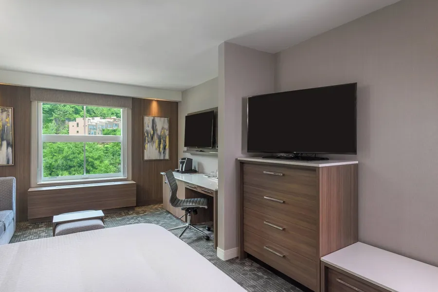 Courtyard by Marriott Edgewater NYC Area hotel detail image 6