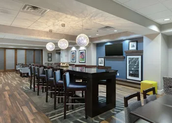 Hampton Inn Emerson LakePoint hotel thumbnail 3