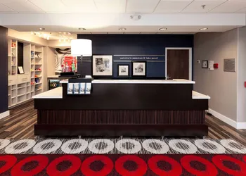Hampton Inn Emerson LakePoint hotel thumbnail 6