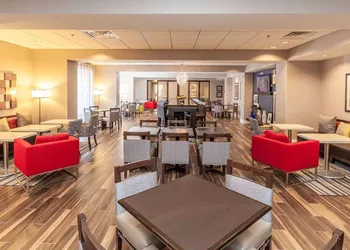 Hampton Inn Emerson LakePoint hotel thumbnail 7