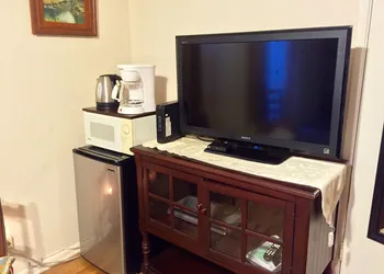 Sunshine LA BnB hotel thumbnail 2
