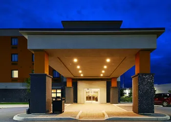Quality Inn & Suites hotel thumbnail 7