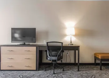 Quality Inn & Suites hotel thumbnail 8