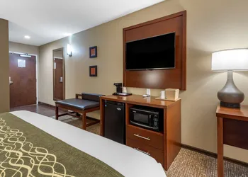 Comfort Inn & Suites Pittsburgh South hotel thumbnail 6
