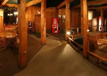 Soda Butte Lodge hotel thumbnail 2