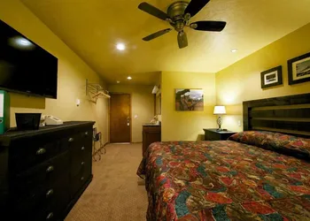Soda Butte Lodge hotel thumbnail 6