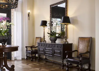 Plaza La Reina hotel thumbnail 2