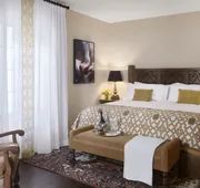 Plaza La Reina hotel detail image 4