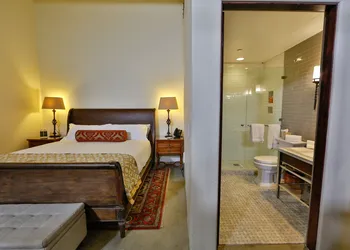 Plaza La Reina hotel thumbnail 8