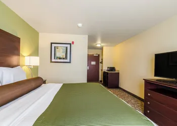 Cobblestone Hotel & Suites - McCook hotel thumbnail 8
