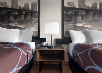 Super 8 by Wyndham Farmville hotel thumbnail 3