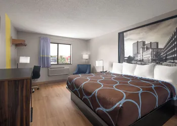 Super 8 by Wyndham Farmville hotel thumbnail 5