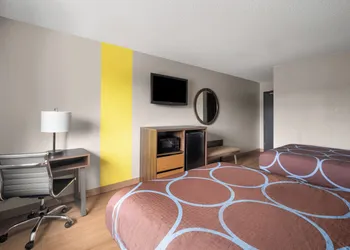 Super 8 by Wyndham Farmville hotel thumbnail 8
