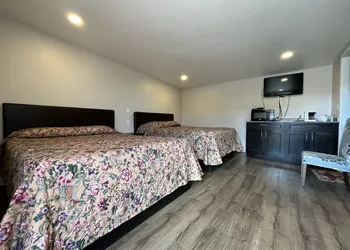 Kluane Park Inn hotel thumbnail 2