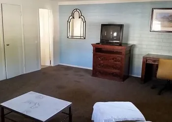 Riviera Motor Lodge hotel thumbnail 5