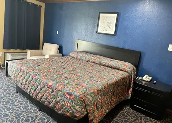Super 6 Inn hotel thumbnail 3