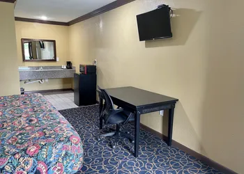 Super 6 Inn hotel thumbnail 7