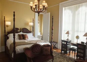 The Pepin Mansion Historic B&B hotel thumbnail 7