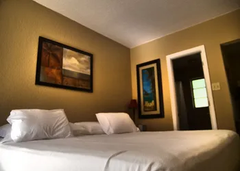 Mar Bay Motel &Suites hotel thumbnail 4