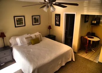 Mar Bay Motel &Suites hotel thumbnail 5
