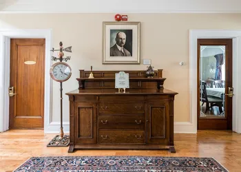 Monroe House Executive Suites hotel thumbnail 2