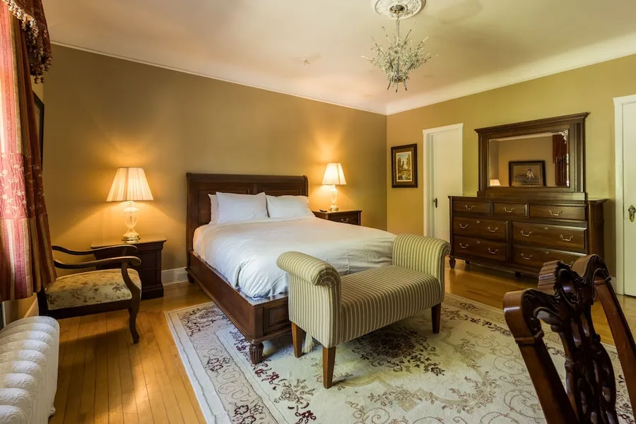 Monroe House Executive Suites hotel detail image 6