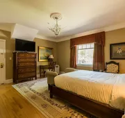 Monroe House Executive Suites hotel detail image 7