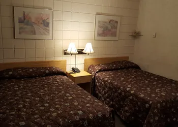 Safari Inn Motel hotel thumbnail 5
