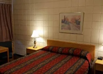 Safari Inn Motel hotel thumbnail 7