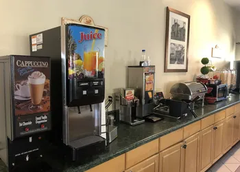 Econo Lodge Inn & Suites Hardeeville I-95 hotel thumbnail 4